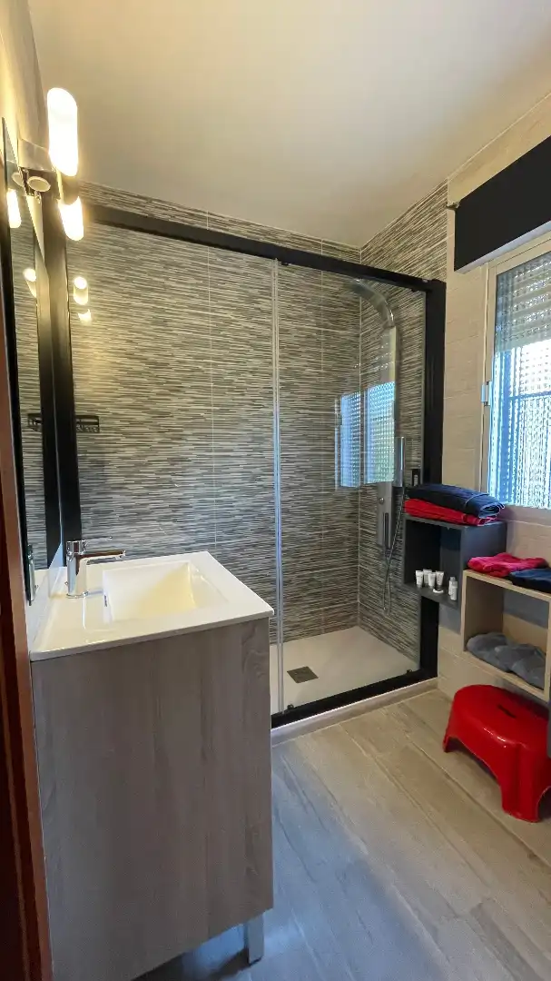 Bany de Casa o xalet en venda en Santa Cruz del Retamar amb Calefacció, Jardí privat i Terrassa