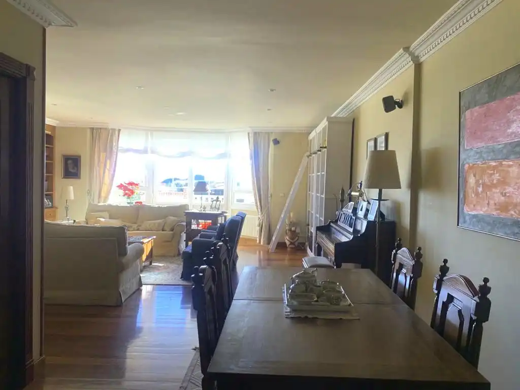 Esszimmer von Einfamilien-Reihenhaus zum Verkauf in Castro-Urdiales mit Heizung, Terrasse und Abstellraum