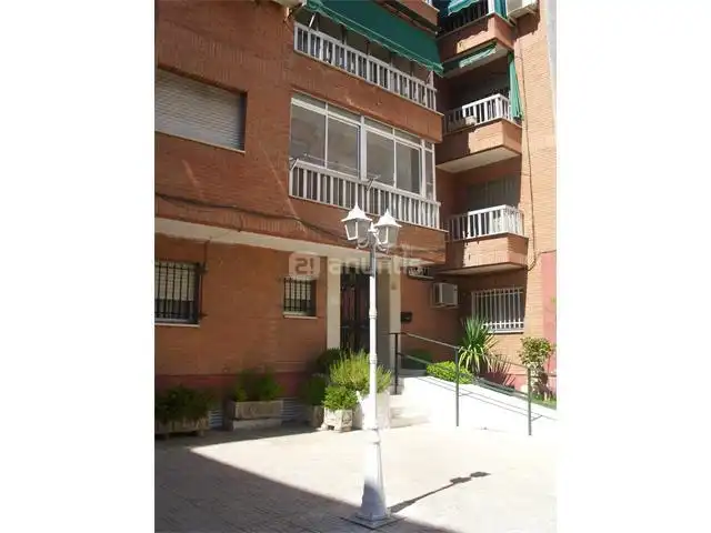 Außenansicht von Wohnung zum Verkauf in Aranjuez mit Klimaanlage, Heizung und Privatgarten