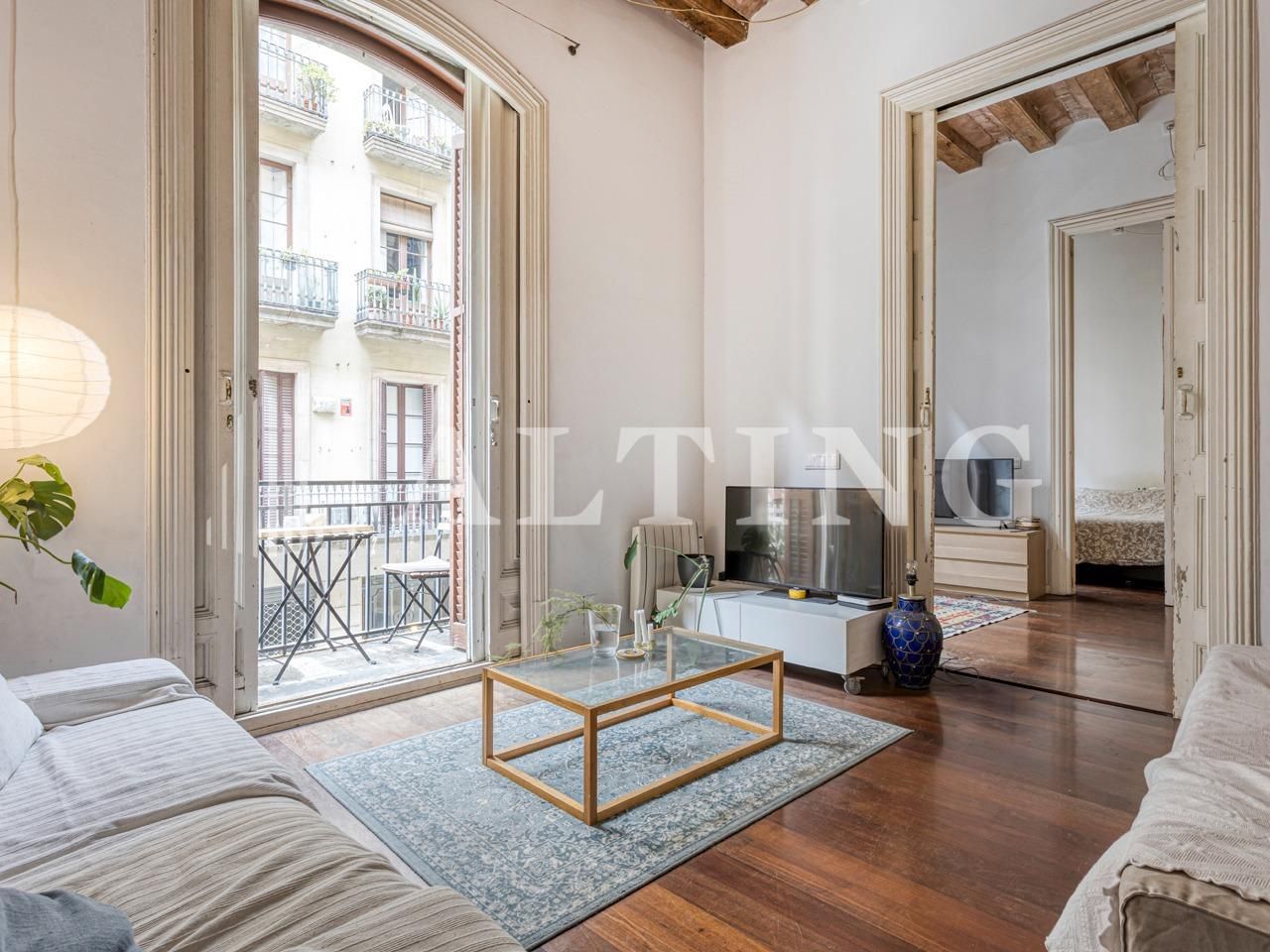 Sala d'estar de Pis en venda en  Barcelona Capital amb Calefacció, Parquet i Balcó