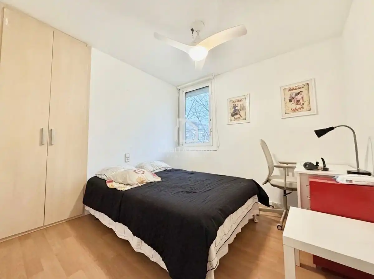 Schlafzimmer von Wohnung zum Verkauf in Girona mit Heizung, Privatgarten und Abstellraum