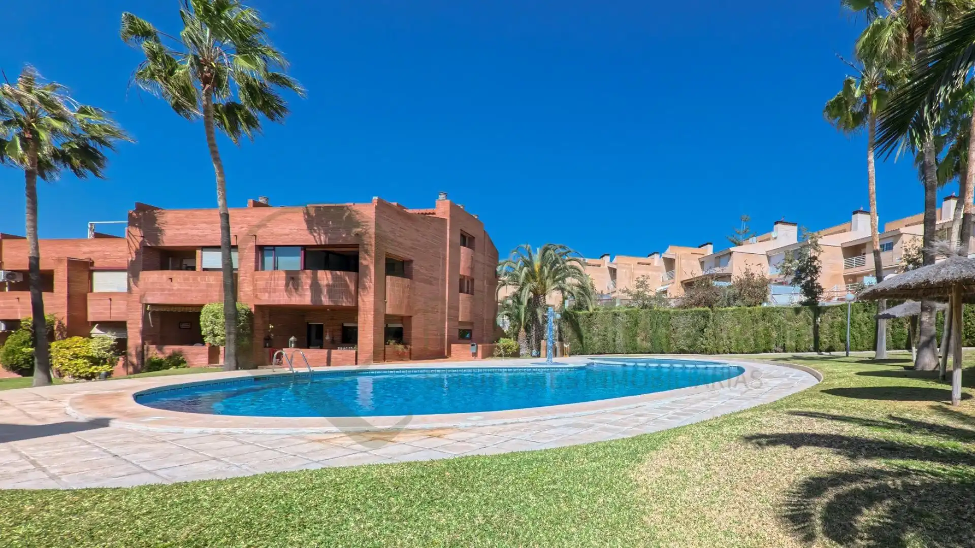 Jardí de Casa adosada en venda en Alicante / Alacant amb Calefacció, Jardí privat i Terrassa