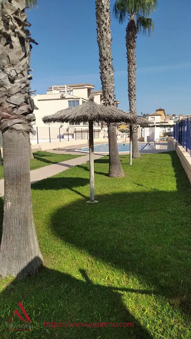 Piscina de Apartament en venda en Orihuela amb Aire condicionat, Moblat i Forn