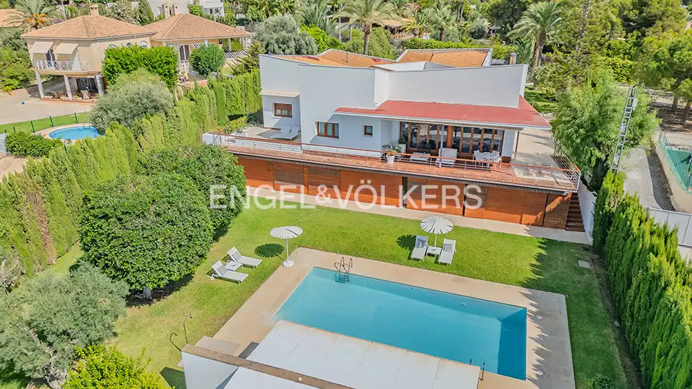 Vista exterior de Casa o xalet en venda en Elche / Elx amb Aire condicionat, Calefacció i Jardí privat