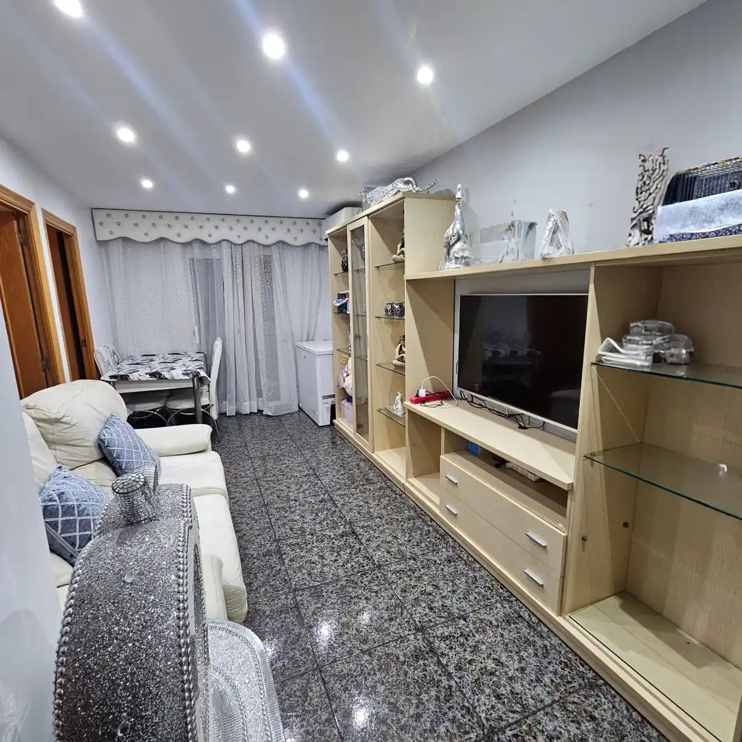 Sala d'estar de Pis en venda en Barcelona amb Aire condicionat i Balcó