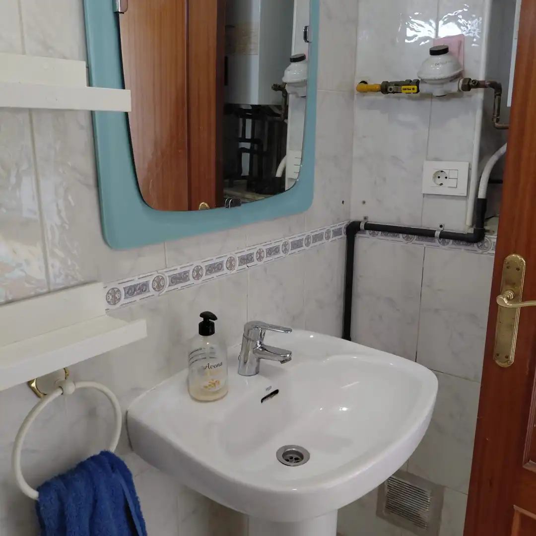 Bathroom of Apartments for rent in Zaragoza  with Heating, Furnished and Oven