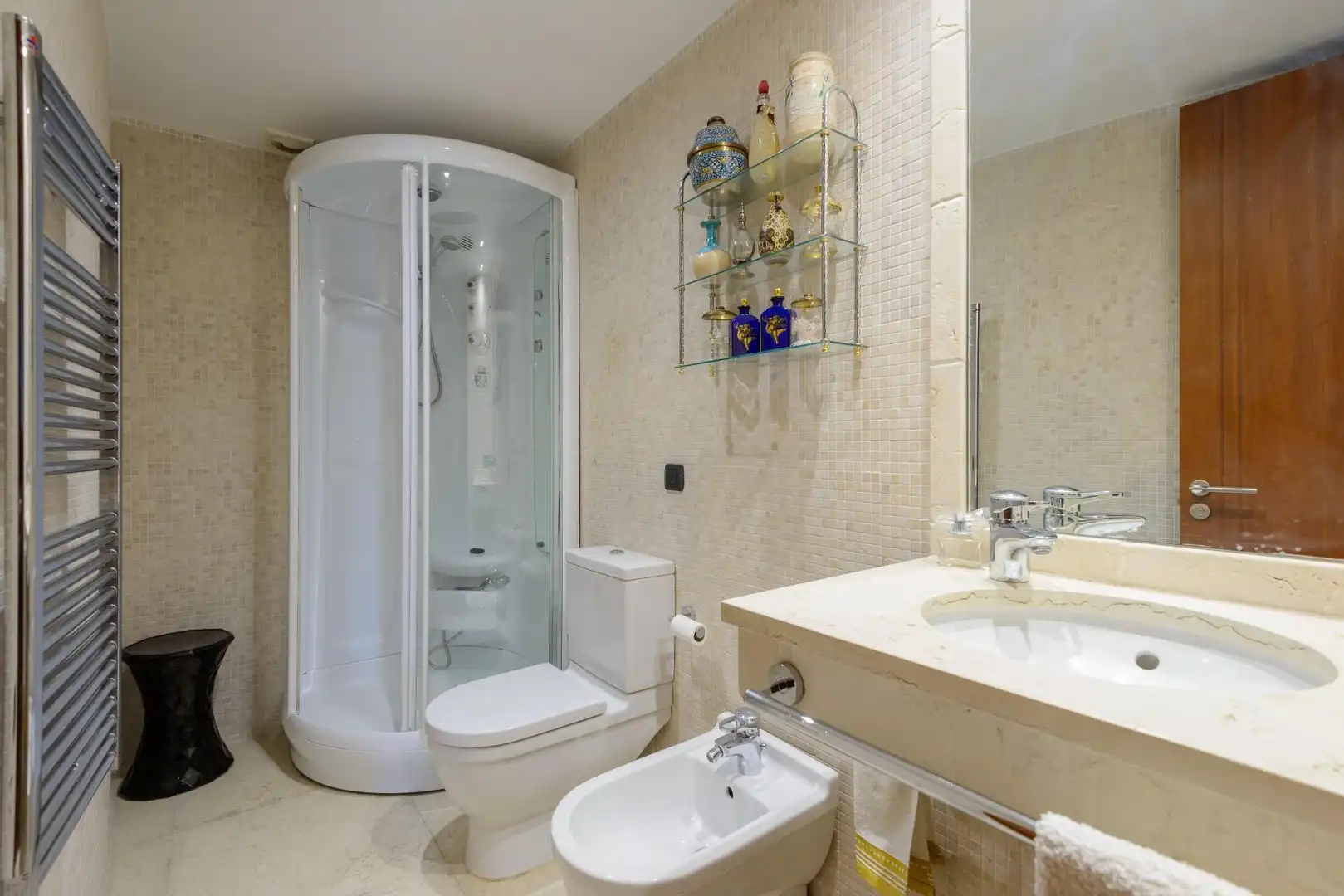 Bathroom of Flat for sale in Oviedo   with Heating and Jacuzzi