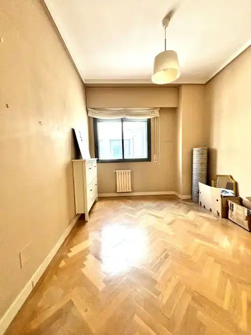 Bedroom of Flat for sale in Madrid  with Air Conditioner, Heating and Parquet flooring