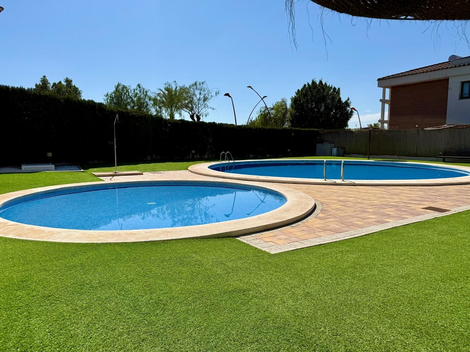 Schwimmbecken von Einfamilien-Reihenhaus zum Verkauf in Molina de Segura mit Klimaanlage, Privatgarten und Gemeinschaftspool