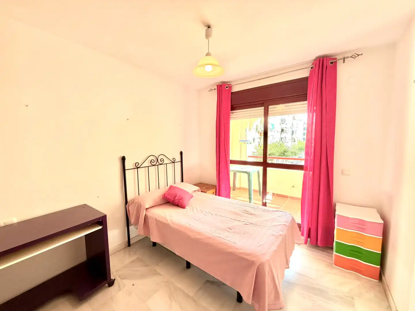 Habitación de Piso de alquiler en Benalmádena con Terraza y Amueblado