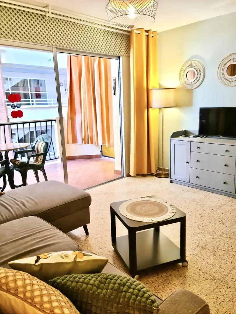 Sala de estar de Apartamento en venta en Salou con Aire acondicionado, Amueblado y Balcón