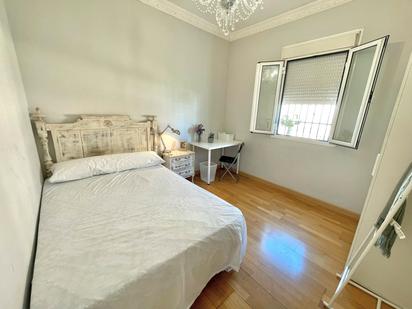 Bedroom of Flat to share in  Sevilla Capital  with Air Conditioner, Private garden and Furnished