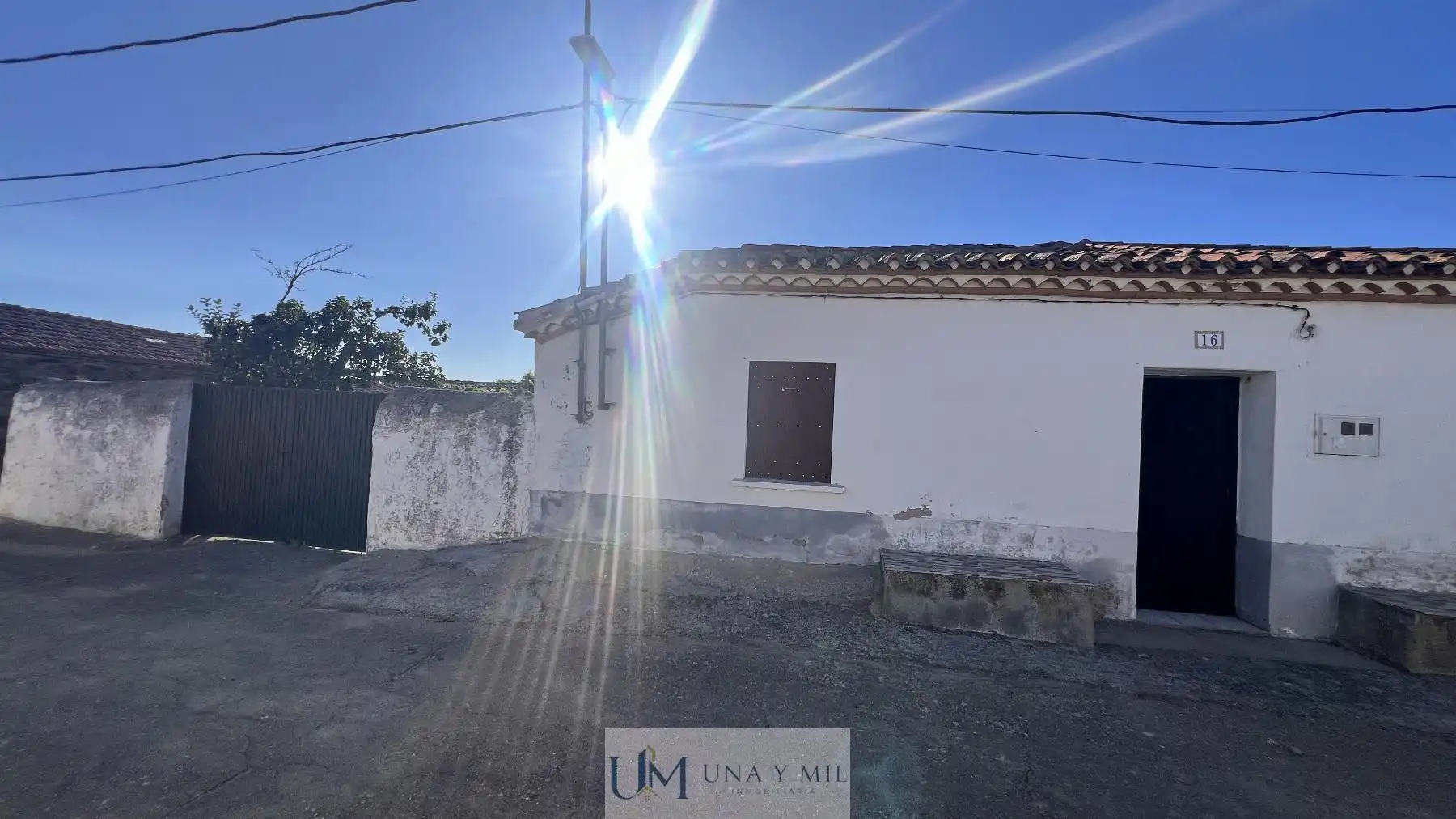 Vista exterior de Casa o xalet en venda en Pedrosillo de los Aires amb Traster i Moblat