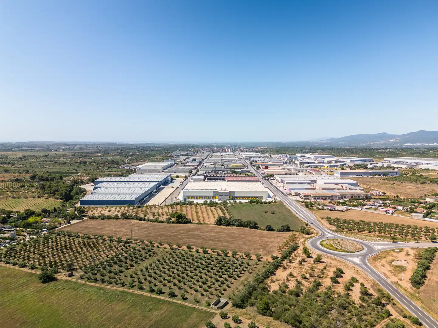 Außenansicht von Fabrikhallen zur Miete in Valls