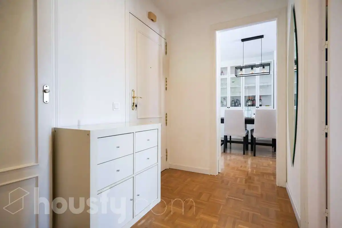 Flat for rent in Madrid  with Air Conditioner, Heating and Furnished
