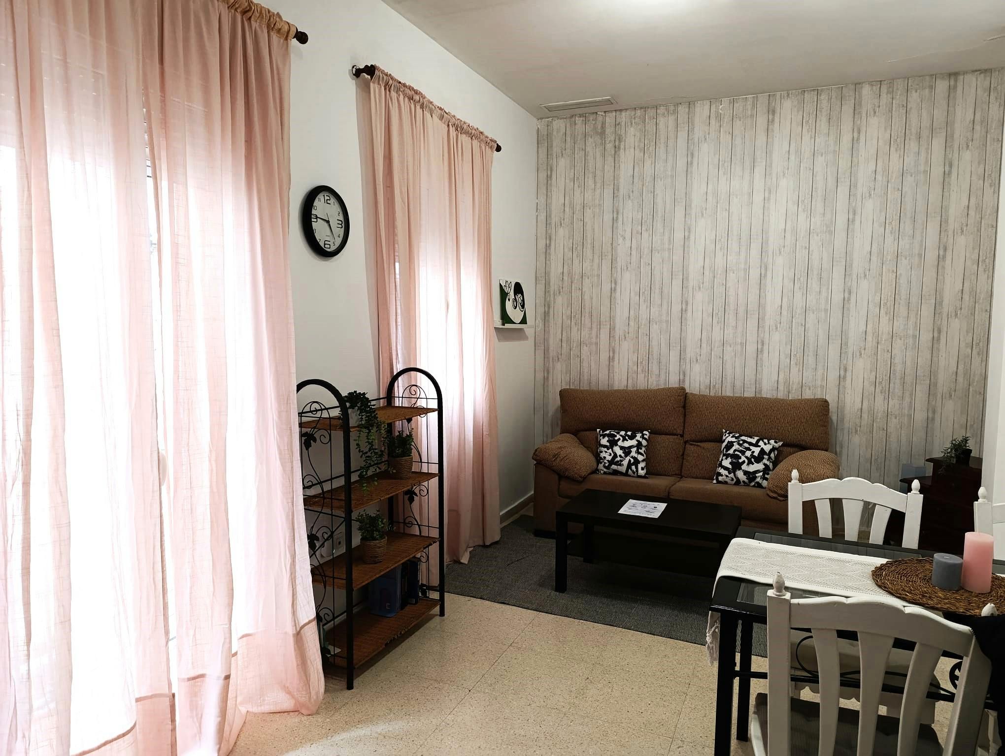 Sala d'estar de Pis de lloguer en  Sevilla Capital amb Aire condicionat, Moblat i Rentadora