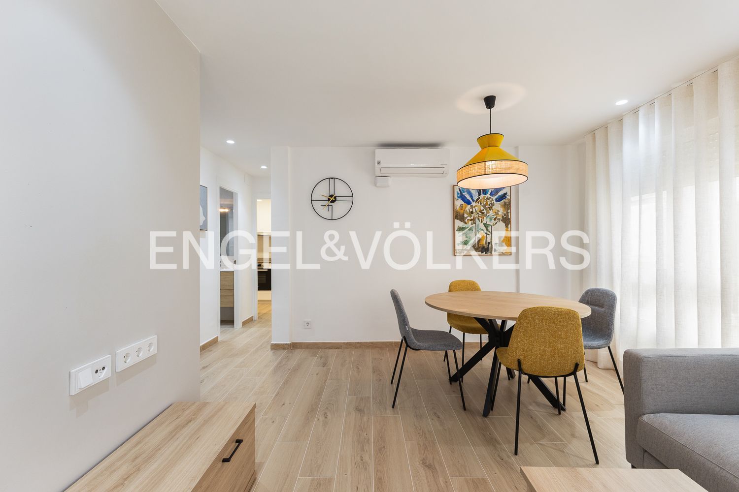 Menjador de Pis de lloguer en  Valencia Capital amb Aire condicionat, Calefacció i Moblat