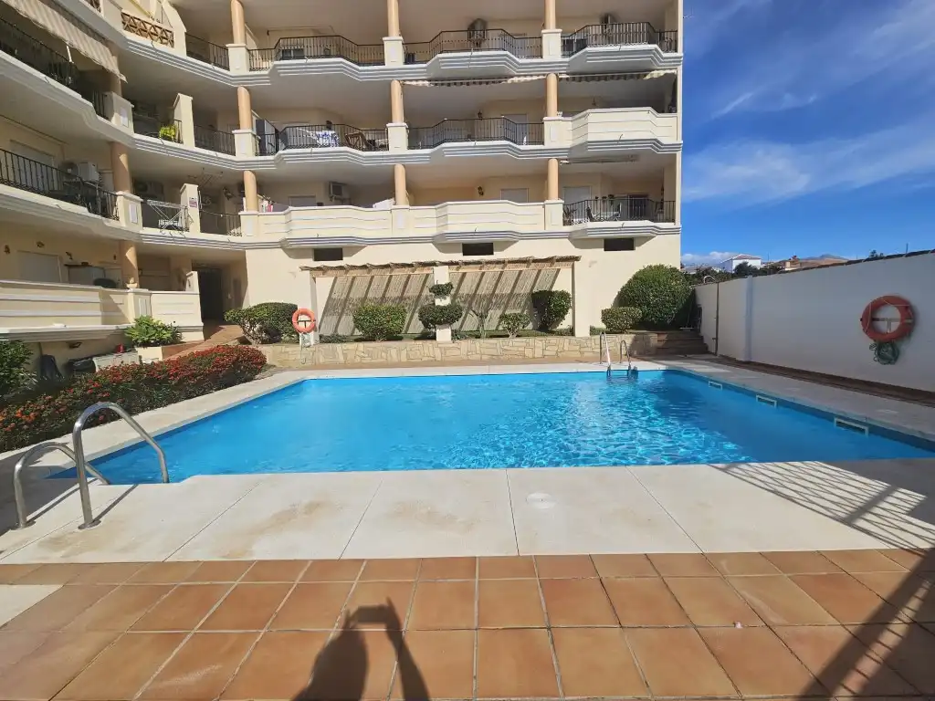 Piscina de Pis en venda en Torrox amb Jardí privat, Terrassa i Piscina