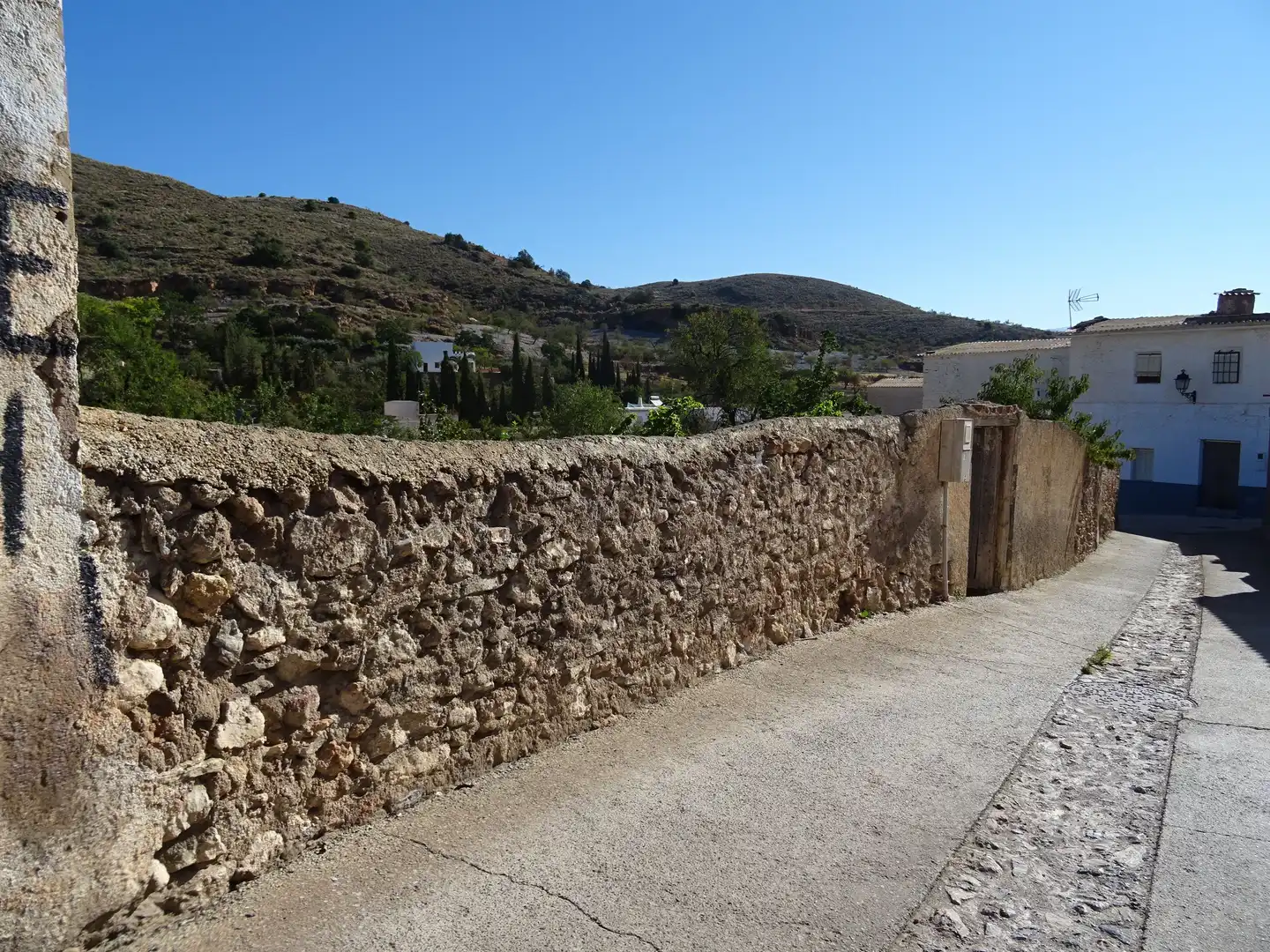 Vista exterior de Casa adosada en venta en Turón con Jardín privado, Terraza y Amueblado