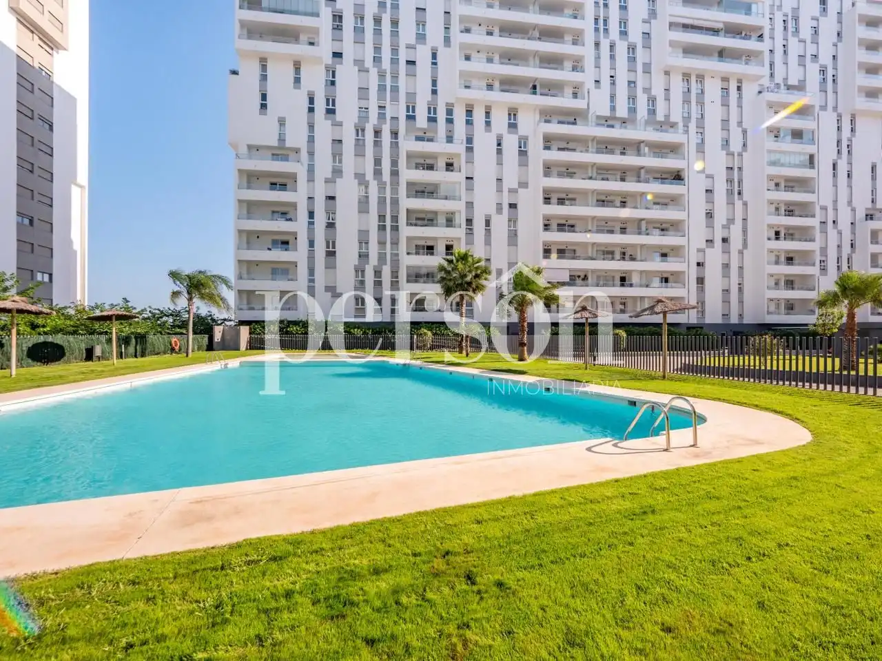 Piscina de Pis en venda en Valencia amb Aire condicionat, Calefacció i Terrassa