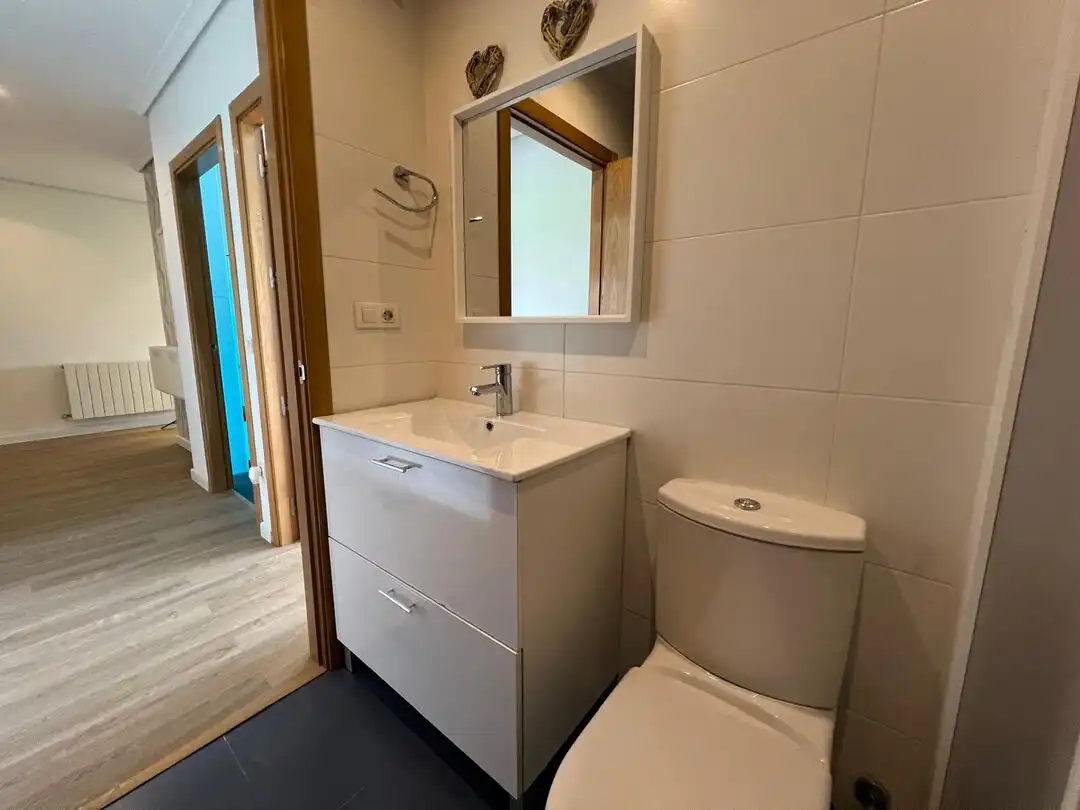 Badezimmer von Wohnung zum Verkauf in Vitoria - Gasteiz mit Heizung und Abstellraum