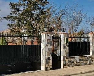 Vista exterior de Casa adosada en venda en San Pedro de Rozados