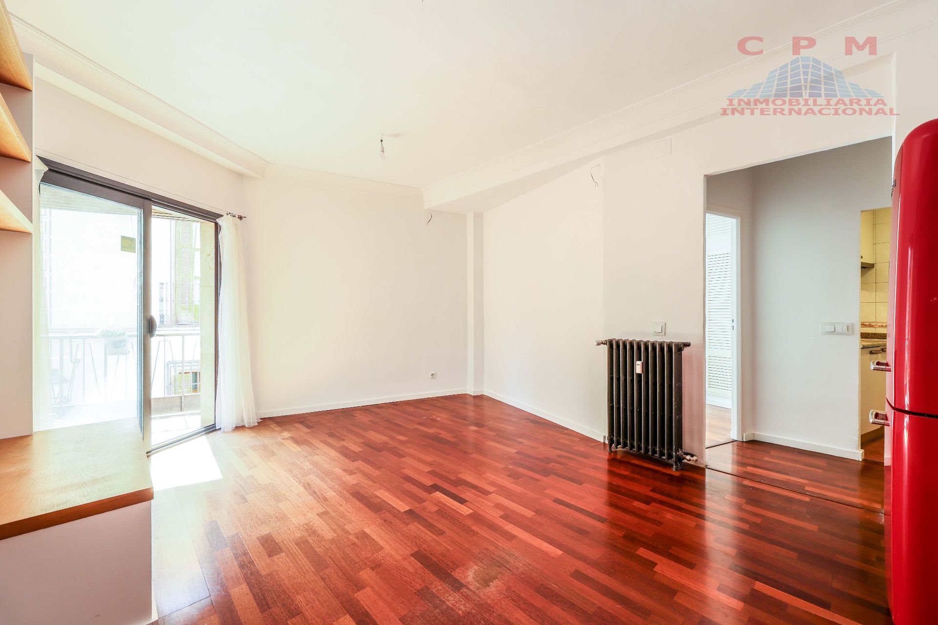 Living room of Flat to rent in  Madrid Capital  with Air Conditioner, Heating and Parquet flooring