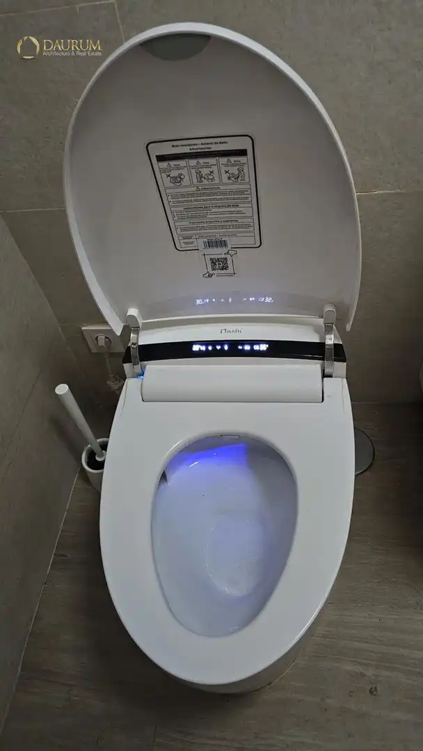Bathroom of Flat for sale in Madrid  with Air Conditioner, Heating and Terrace
