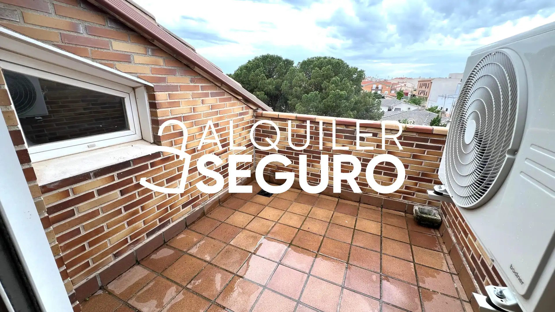 Terrace of Attic for rent in Camarena  with Air Conditioner, Heating and Terrace