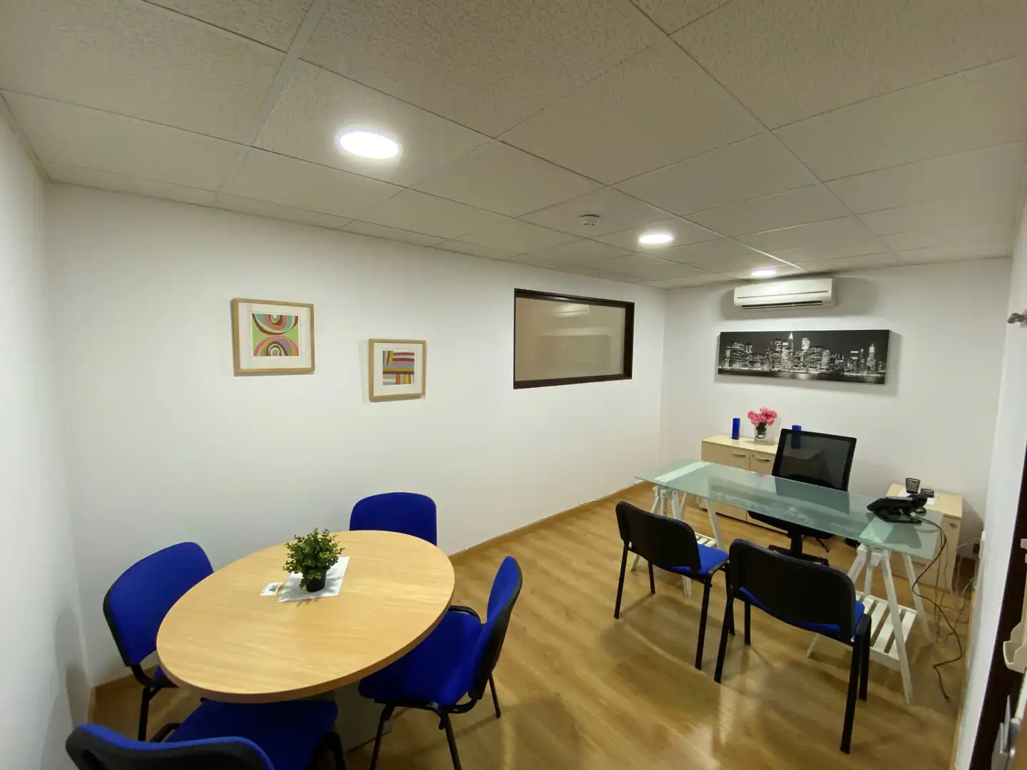 Office for rent in Sevilla  with Air Conditioner, Heating and Furnished