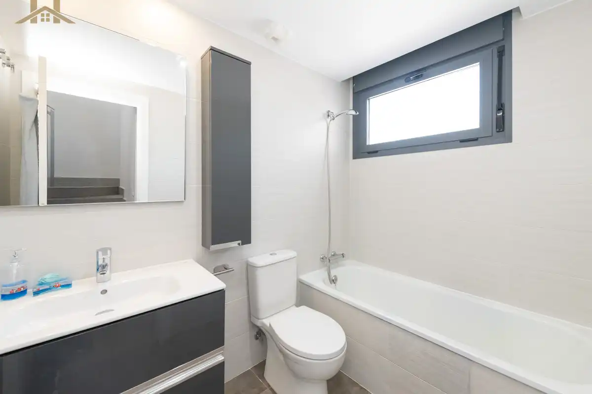 Badezimmer von Haus oder Chalet zum Verkauf in Colmenar Viejo mit Klimaanlage, Privatgarten und Terrasse