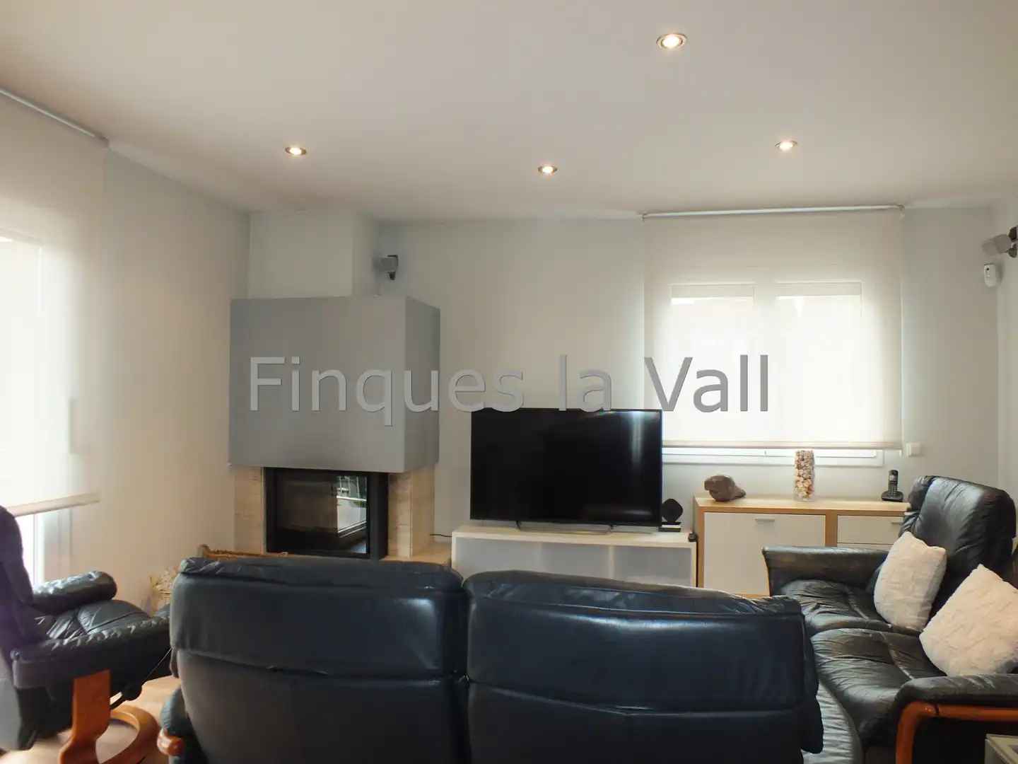 Wohnzimmer von Haus oder Chalet zum Verkauf in Tona mit Heizung, Privatgarten und Ofen