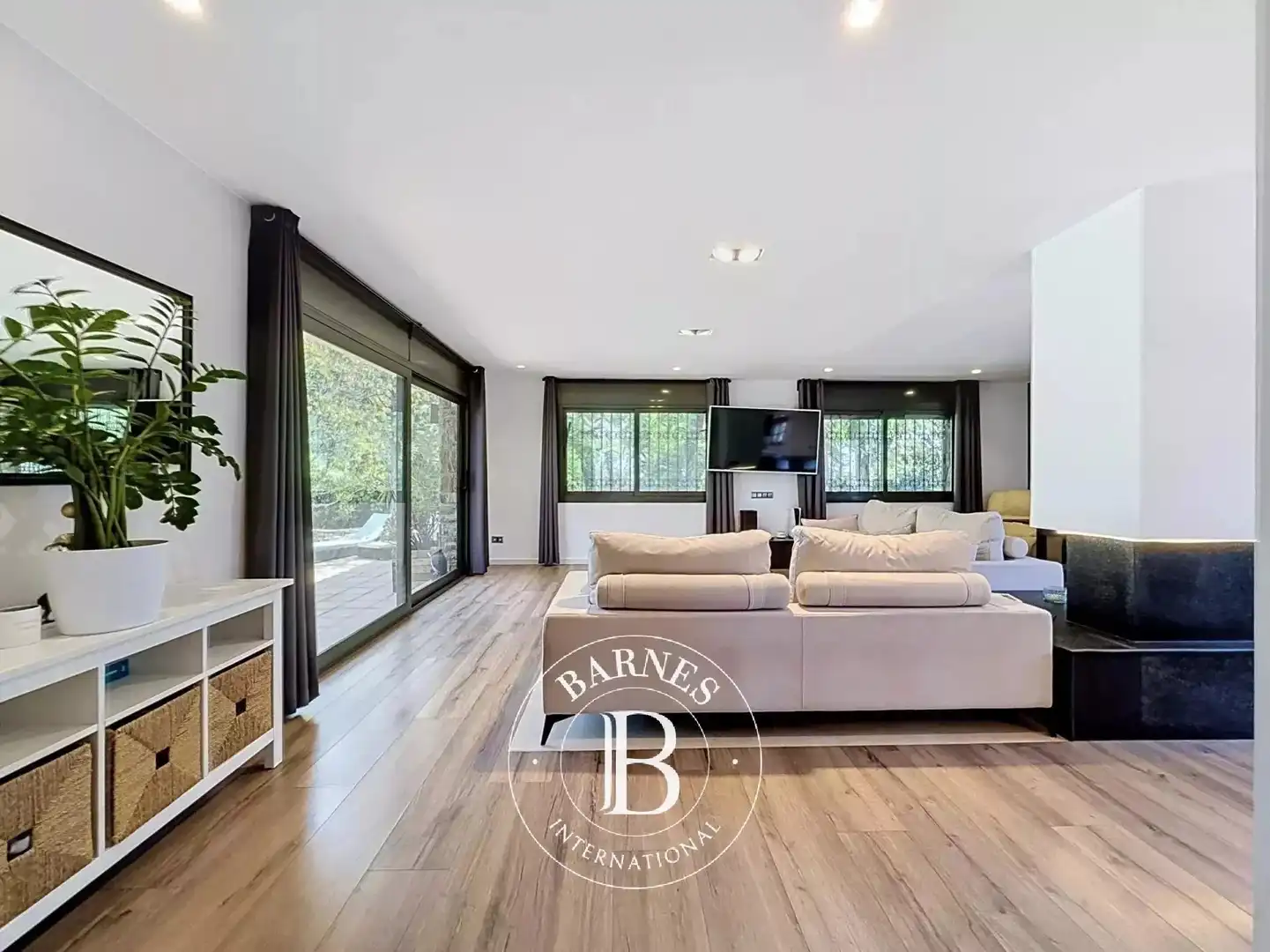 Sala d'estar de Casa o xalet en venda en Cerdanyola del Vallès amb Aire condicionat, Calefacció i Jardí privat