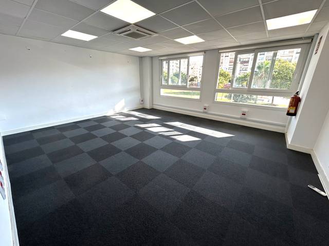 Oficina en Alquiler en Carril del Capitán en Teatinos