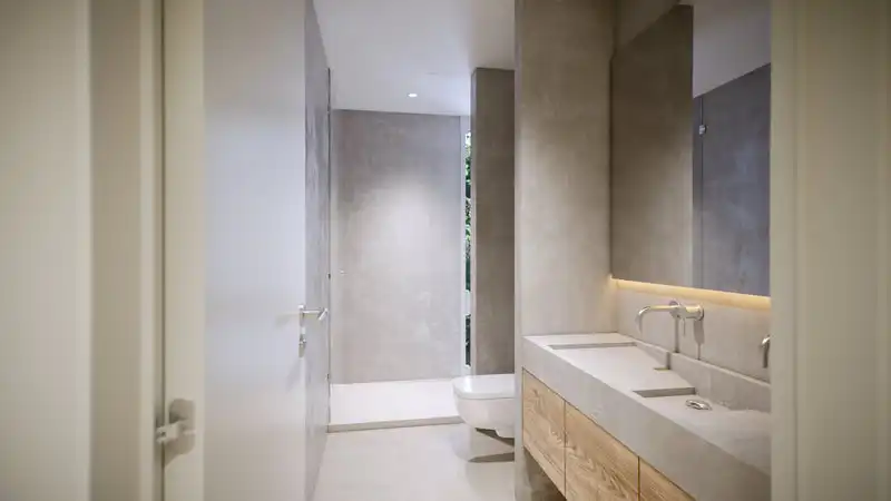 Badezimmer von Wohnungen zum Verkauf in Barcelona mit Klimaanlage, Heizung und Parkett