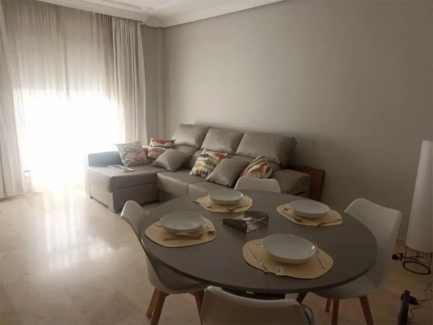 Wohnzimmer von Wohnung zur Miete in Cabra mit Klimaanlage und Balkon