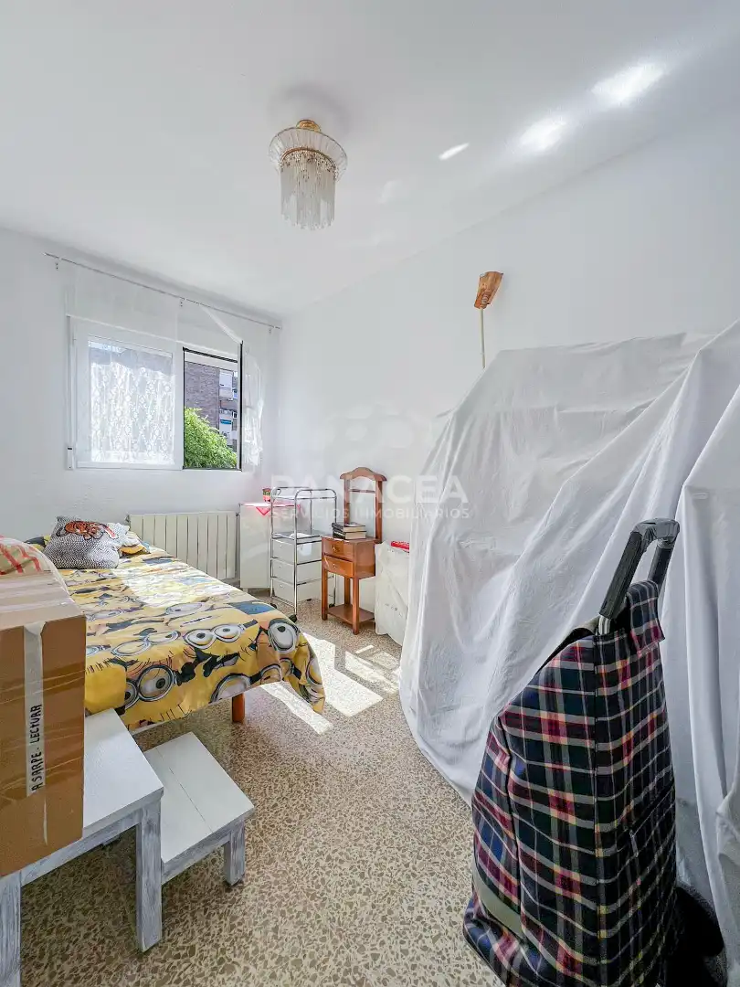 Bedroom of Flat for sale in Granada  with Terrace, Furnished and Oven