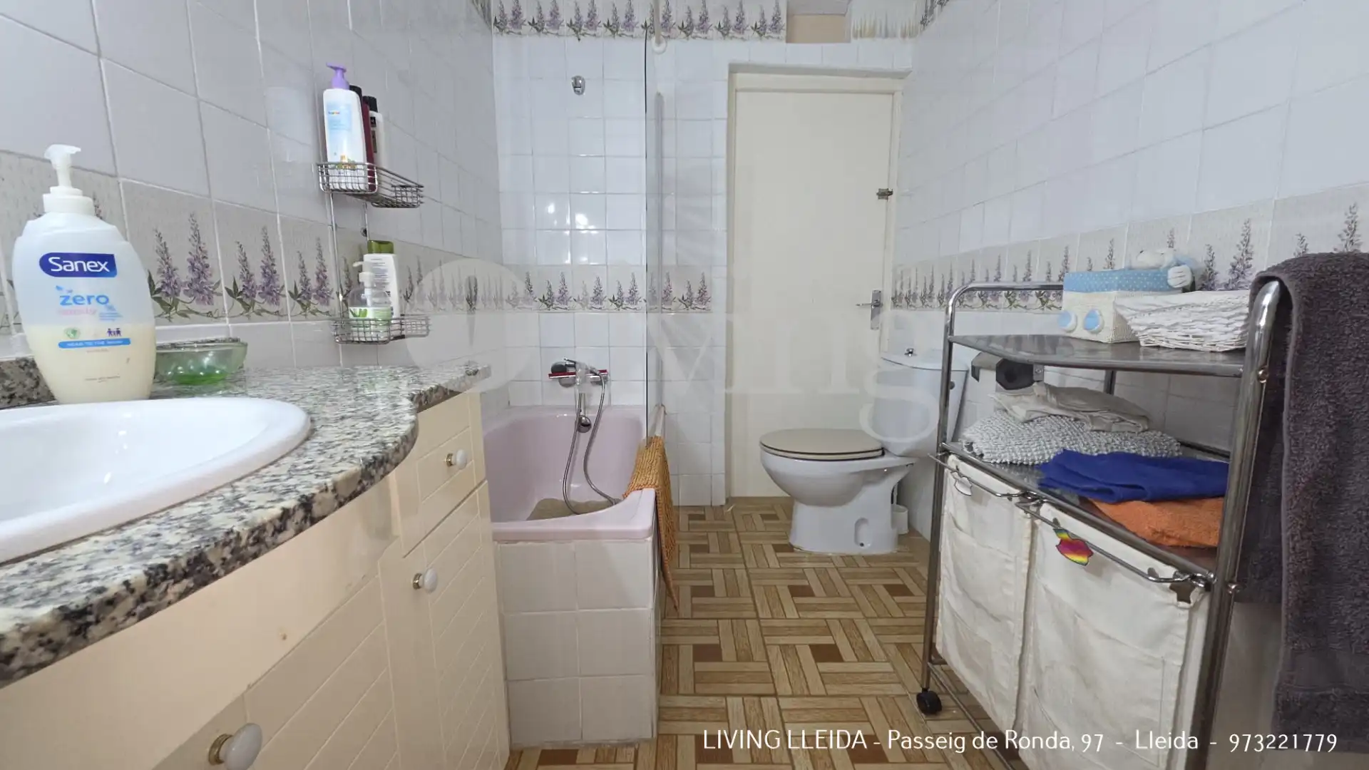 Bathroom of Houses for sale in Lleida  with Air Conditioner, Heating and Private garden