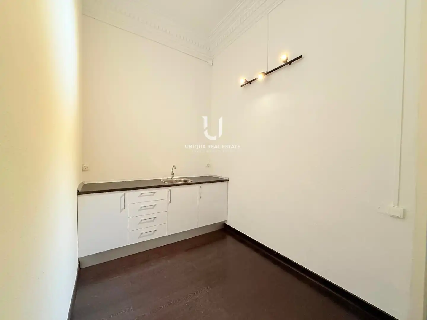 Cocina de Oficina de alquiler en Barcelona con Aire acondicionado, Calefacción y Terraza