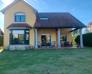 Vista exterior de Casa o xalet en venda en Santiago de Compostela  amb Terrassa