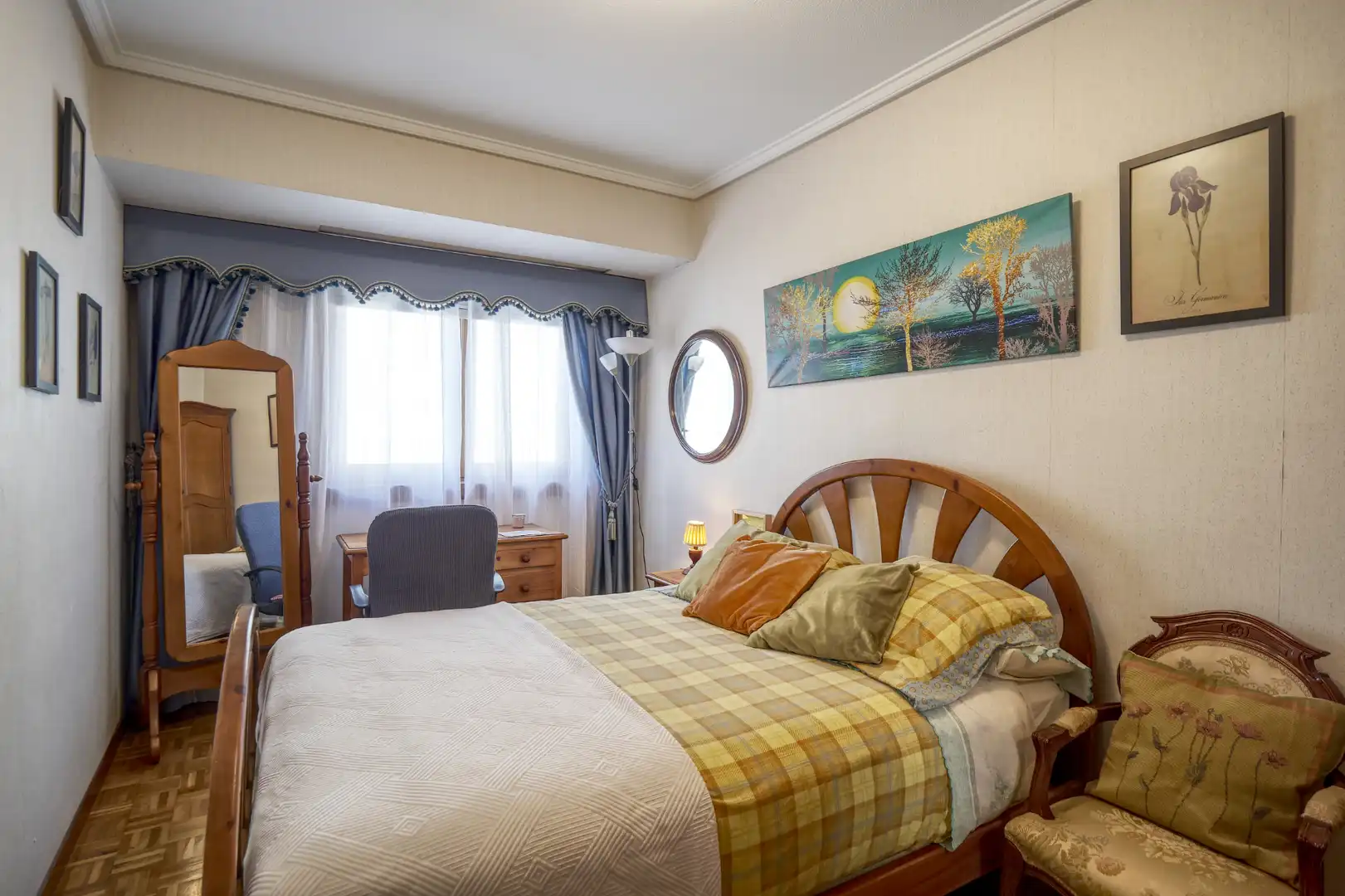 Habitación de Piso en venta en A Coruña Capital  con Calefacción, Parquet y Amueblado
