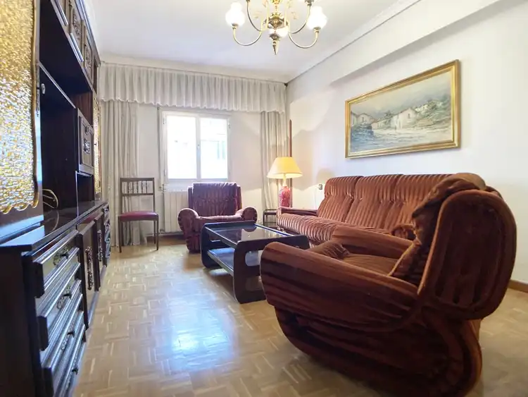 Piso con ascensor en venta en Calle de Valdecanillas