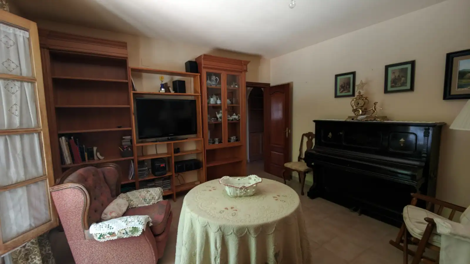 Sala d'estar de Casa o xalet en venda en La Zubia amb Aire condicionat, Jardí privat i Traster