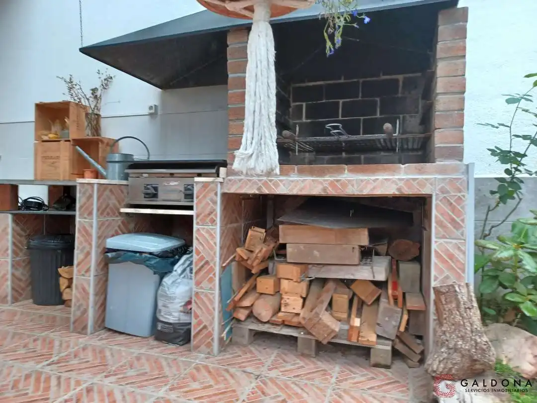 Cuina de Casa adosada en venda en Donostia - San Sebastián  amb Aire condicionat, Calefacció i Jardí privat