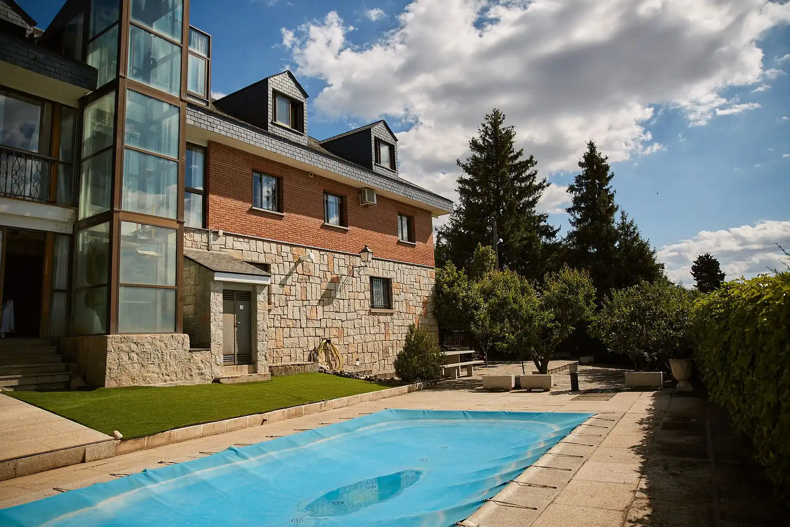 Exterior view of Houses for sale in Miraflores de la Sierra  with Air Conditioner, Heating and Private garden