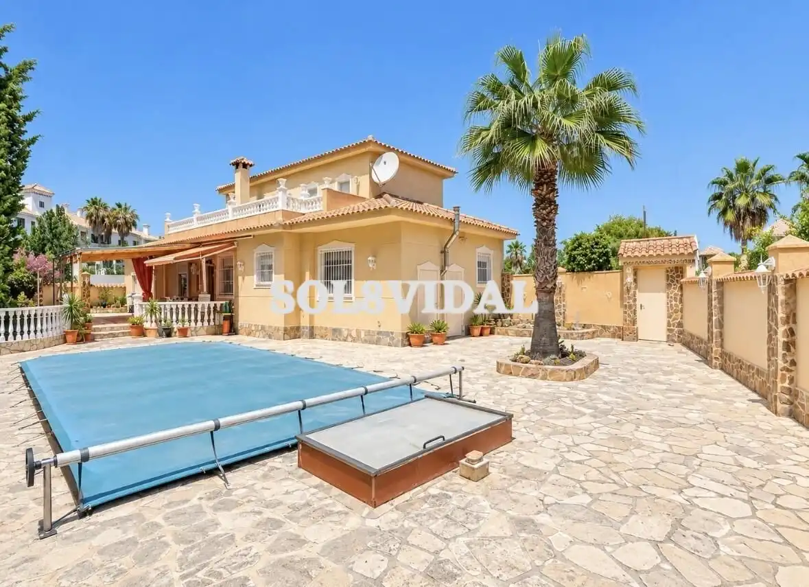 Chalet con terraza en venta en Orihuela Costa, imagen 4