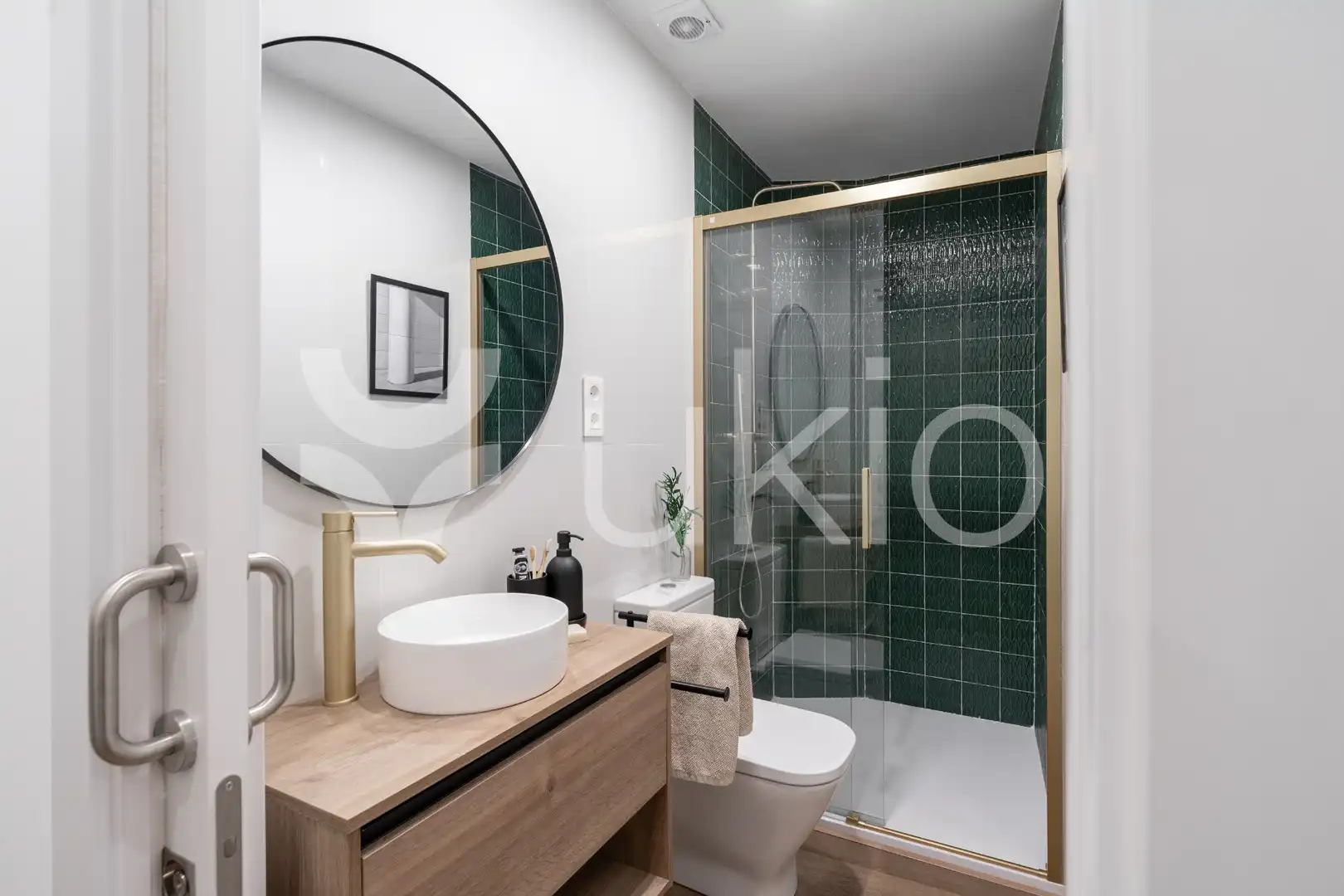 Bathroom of Apartments for rent in Madrid  with Heating, Furnished and Oven
