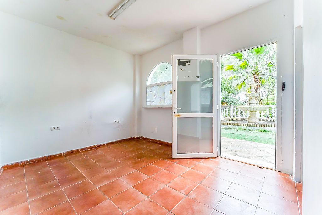 House or chalet for sale in Marbella  with Air Conditioner, Heating and Private garden