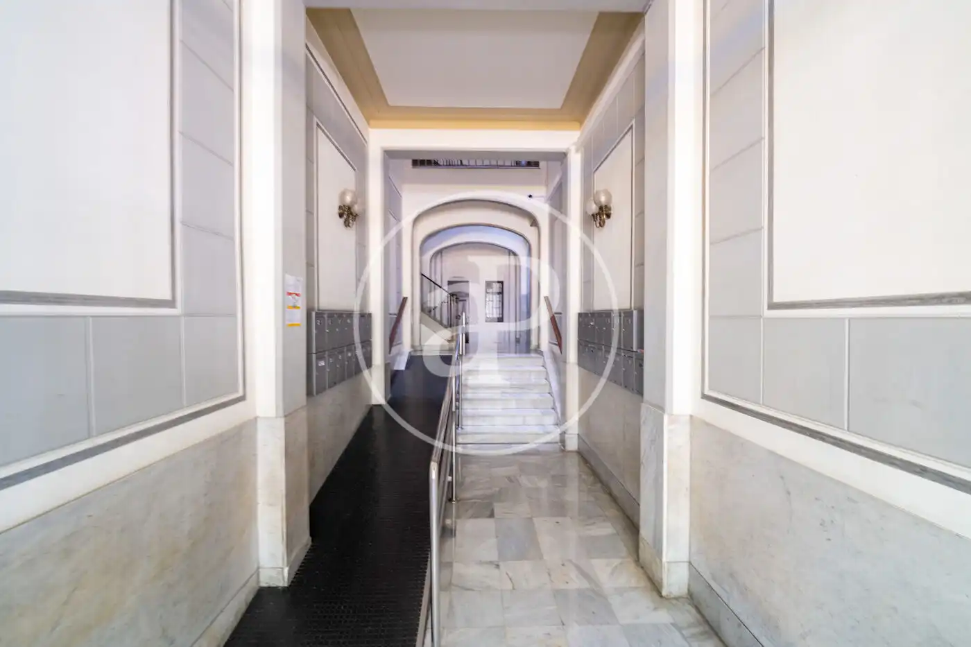 Piso en venta en Barcelona con Calefacción, Amueblado y Balcón