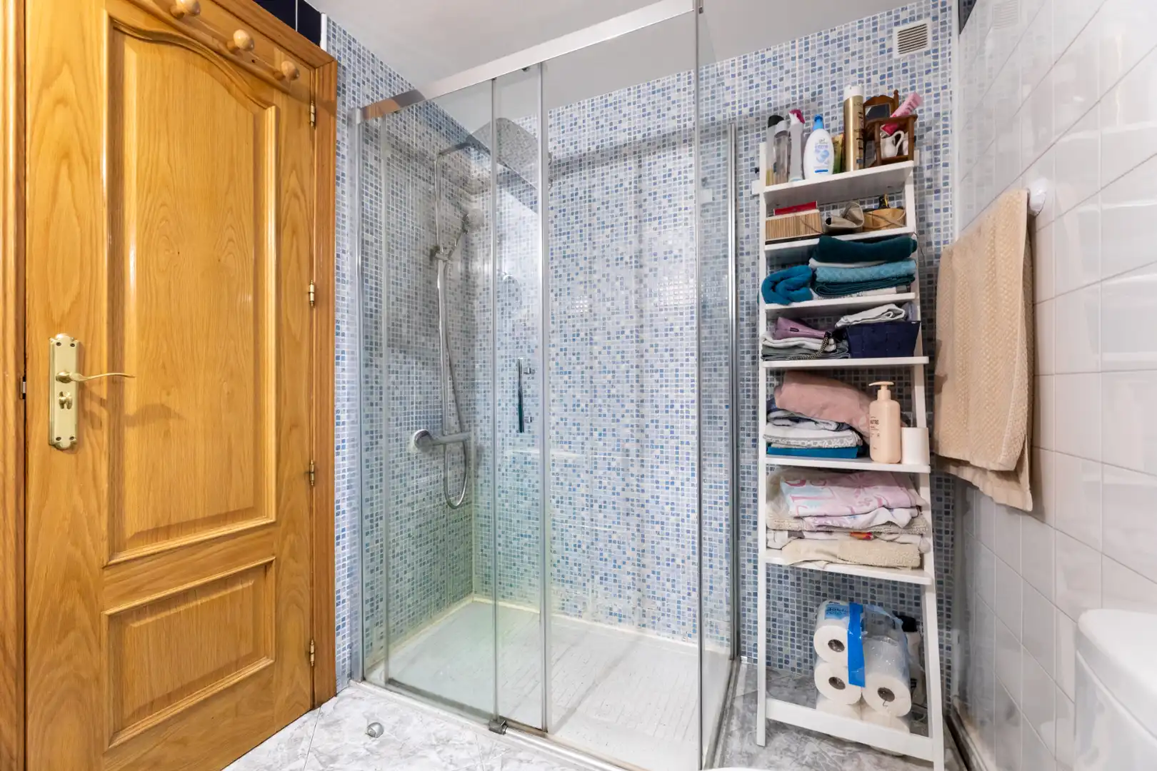 Baño de Piso en venta en Navalcarnero con Aire acondicionado, Calefacción y Amueblado